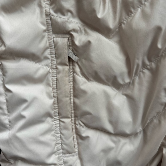 Patagonia Women's Winter White Down Puffer Jacket - Picture 14 of 16